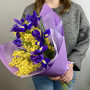 Букет из ирисов и мимозы фото 4